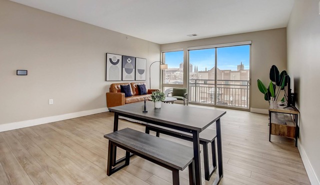 Frontdesk | 2 BR Apt by Mile Square