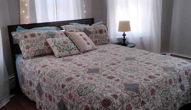 Full 2 bedroom apt in beautiful Warren RInFloor 2