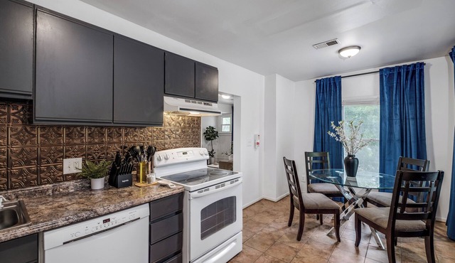 Fully Furnished, Pet-Friendly Renovated Apt Near EMU w/Free Parking