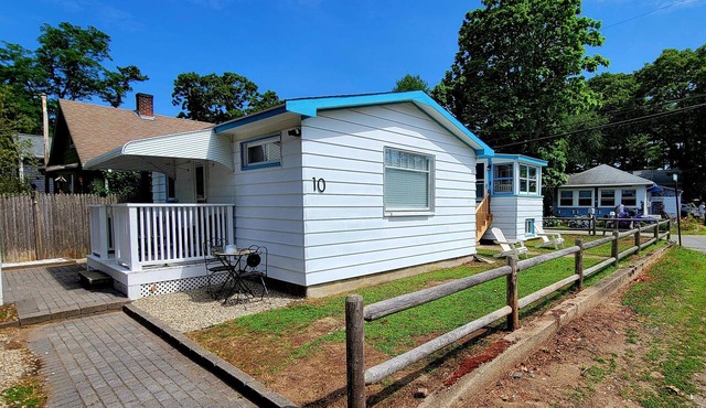 Fun Newly Renovated Bungalow
