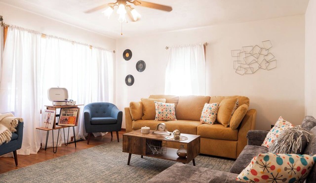 Funky Cosmic Cottage~ Bedford Home Pets OK