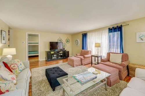 Game Room, Fire Pit! Family Home By Lake Michigan