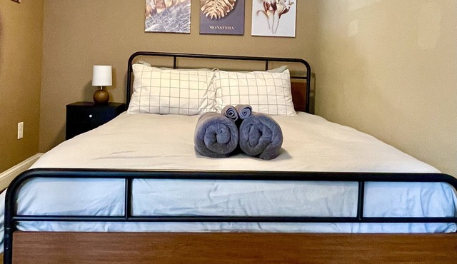 Garden Studio, access to I-93 to Airport, Tufts U, Hiking & Chevalier Theater.