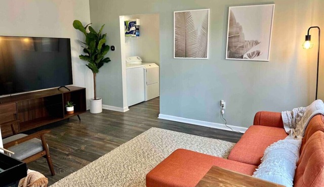 Gateway to Indy: Modern 1 BR