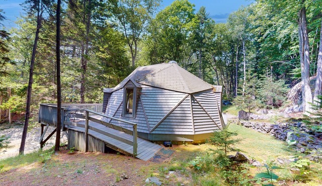 Geodesic Dome w/Riverfront Deck, Lovely Views, & High-Speed WiFi - Dogs Welcome