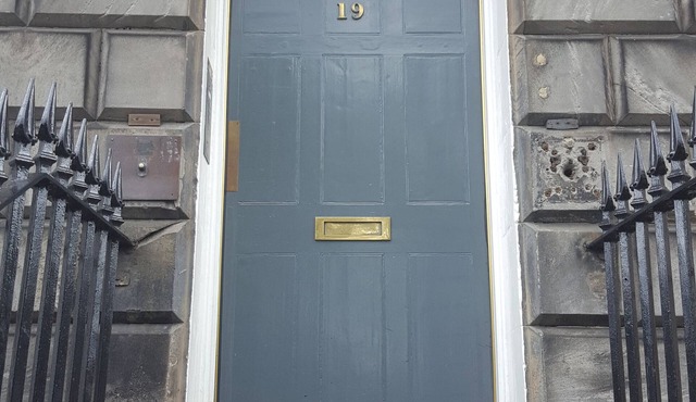 Georgian Apartment in the heart of Edinburgh's Newtown.