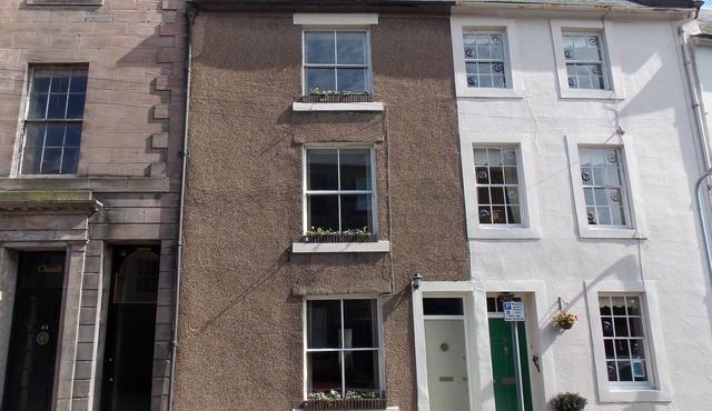 Georgian Grade II Listed Town House Short Walk To Beach