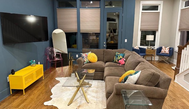 GLITZ & GUITARS I Stylish 3BR with Rooftop Hot Tub in East Nashville