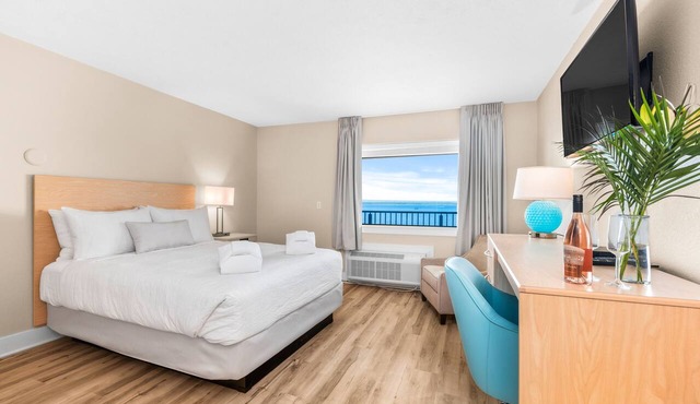 🏖️ Gold Coast Inn | Breathtaking Sunsets w/Lake View ➠ 307