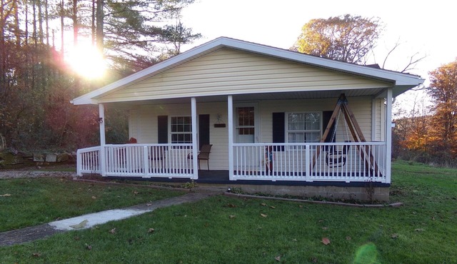 Golden Moose Cottage with hot tub