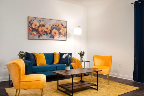 Golden Sun Spacious 1BR Pond View King Bed WFH Gym