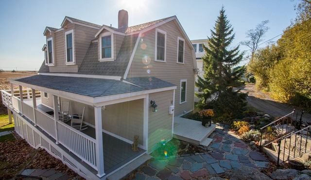 Good Harbor Beach House - walk to beach, close to restaurants and shopping!