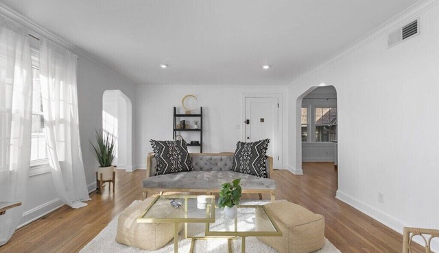 Gorgeous 2nd Floor Near Rockhurst University | 60