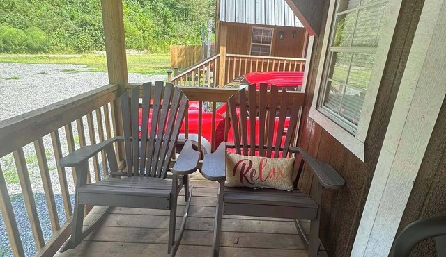 Gorgeous 3-bedroom cabin with AC in peaceful Isaban