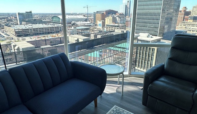 Gorgeous apartment downtown Indy steps from Monument Circle
