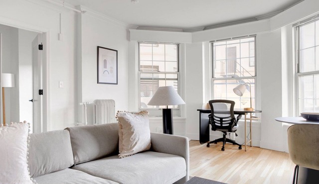 Gorgeous Brookline 1 BR w/Gym, near Shops, by Blueground