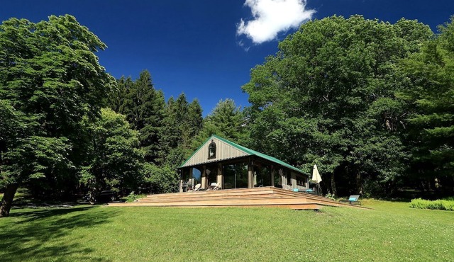 Gorgeous Cottage for Two, Overlooking Pond on 20 acres, Glamping in Pennsylvania