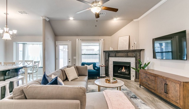 Gorgeous Edmond Home- Large Covered Patio!