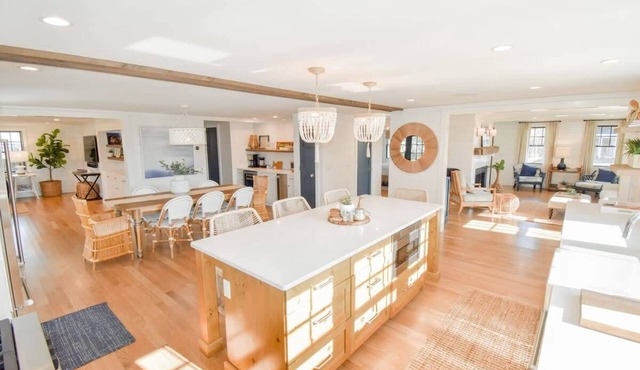 Gorgeous Home 2 Min Walk to Beach!