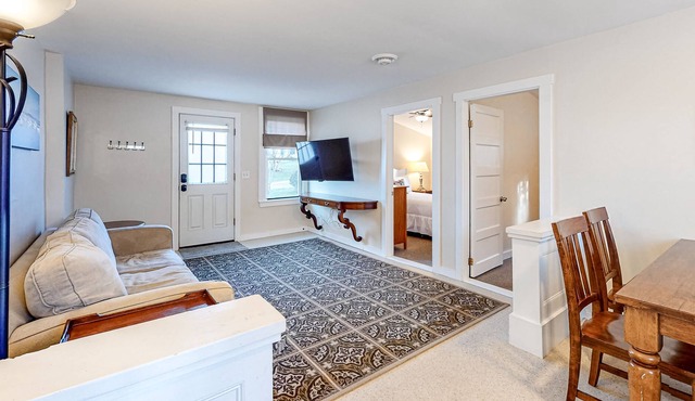 Gorgeous home steps away from the water w/WiFi, ocean views, & full kitchen