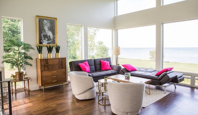 Gorgeous Lake Michigan Beach Home for 6: Incredible Views, By Whistling Straits