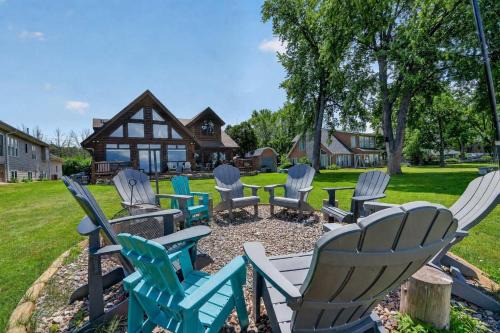 Gorgeous log home in Southern Door- Waterfront retreat