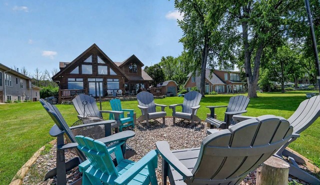 Gorgeous log home in Southern Door- Waterfront retreat