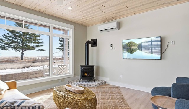 Gorgeous Main Floor 2BR on Mille Lacs