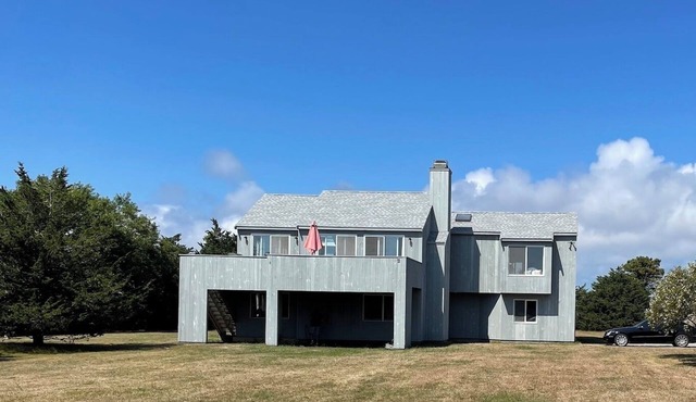 Gorgeous South Beach Contemporary 5 min walk to beach with AC, and WiFi
