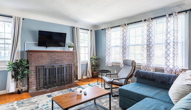 Gorgeous Sunny Ypsilanti Bungalow