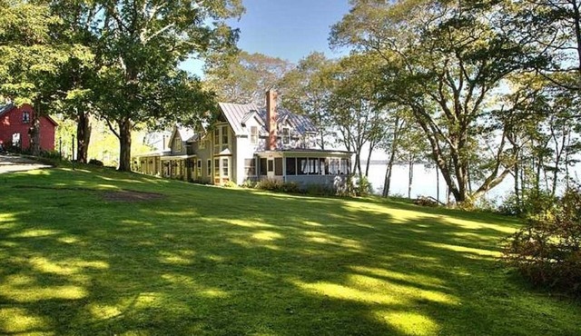 Gorgeous Waterfront Estate In Historic Bayside