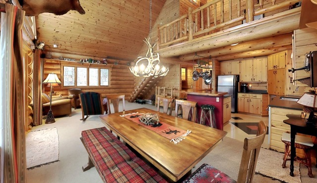 Grand View Lodge -New Listing With Room For The Family