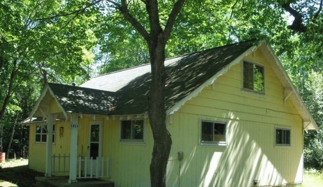 Great all year round cabin. This 3 bedroom 1.5 bath is close to town.