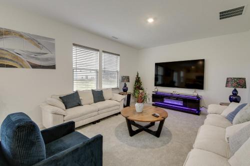 Great for Traveling Professionals! Indy Area Home