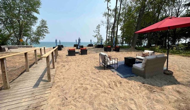Great Lakes Resort - Entire Beach House - Suite 15 and 16