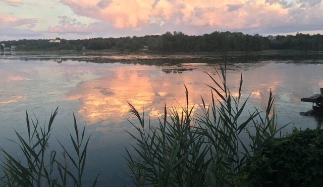 Great Location on pond 1 minute from beautiful beach