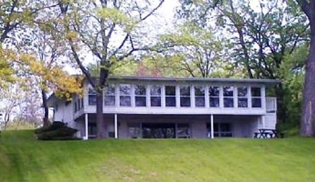 Great Views, Swimming, Fishing - Large Yard for Family Activities On the Lake!