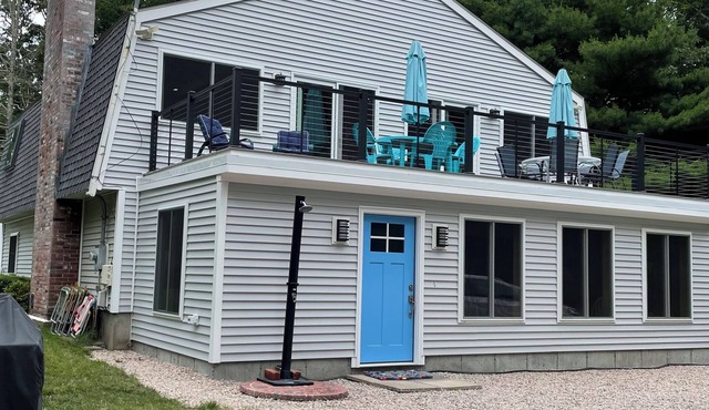 Green Hill Beach 1 Mile - 5 Bedroom with new large deck. Sleeps 9