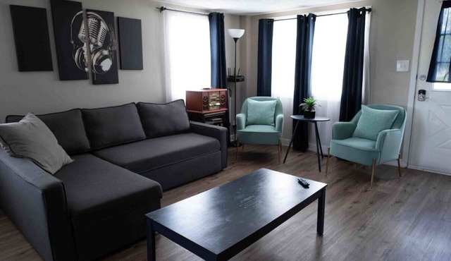 Green Room Apartment - No Cleaning Fees