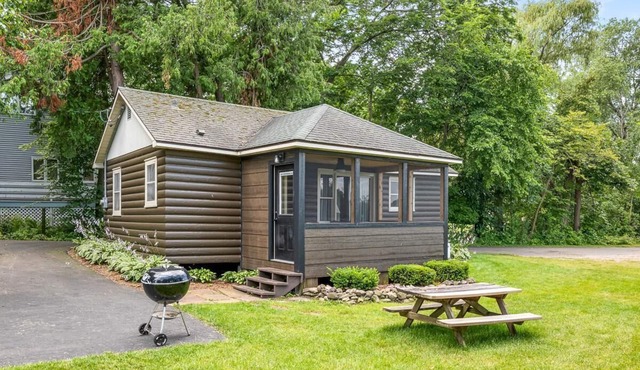 Greenway Log Cottage - 1