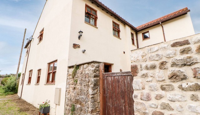 GROMIT COTTAGE, pet friendly, with open fire in Masham