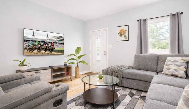 Group-friendly home in Louisville's prime location