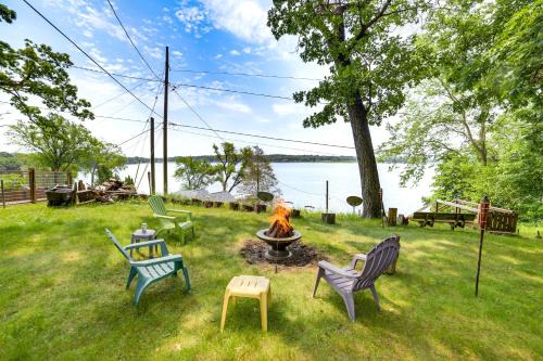 Group Retreat on Wolf Lake! Paddle, Fish & BBQ