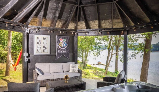 Hagrid's Hut + 1BR - Harry Potter Riverfront Experience