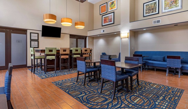 Hampton Inn & Suites Louisville East