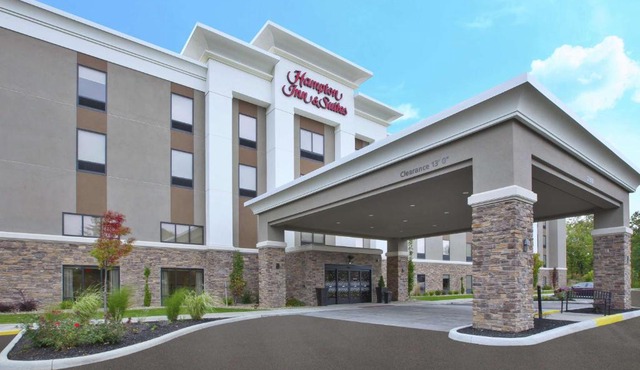 Hampton Inn & Suites Oakwood Village-Cleveland