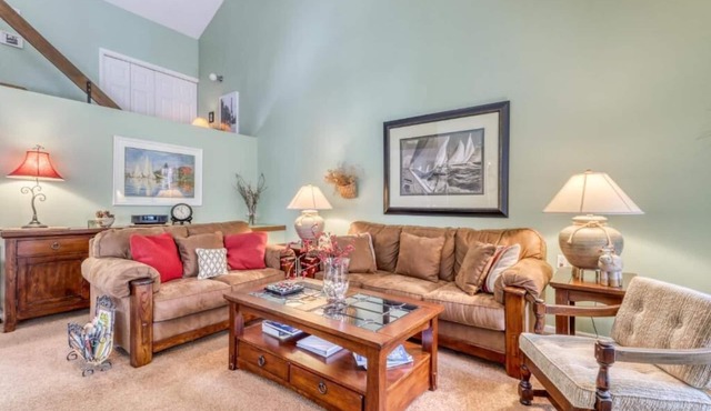 Harbor Cove condo w/fireplace and Lake Michigan Beach!