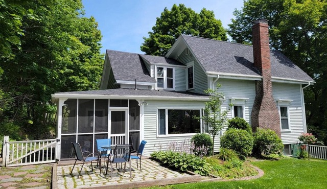 HARBOR HIDEAWAY | WALK TO TOWN | BOOTHBAY HARBOR | HIDDEN GEM