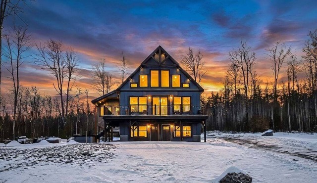 Harmony Hideaway - views, hot tub & fireplace!