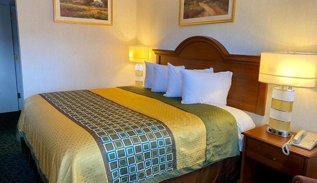 Harrisonville Inn & Suites